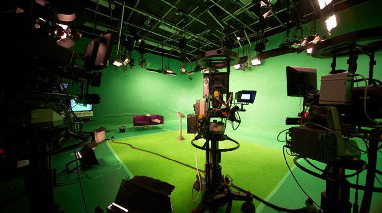 news57_1full.jpg - Sky Studio stage